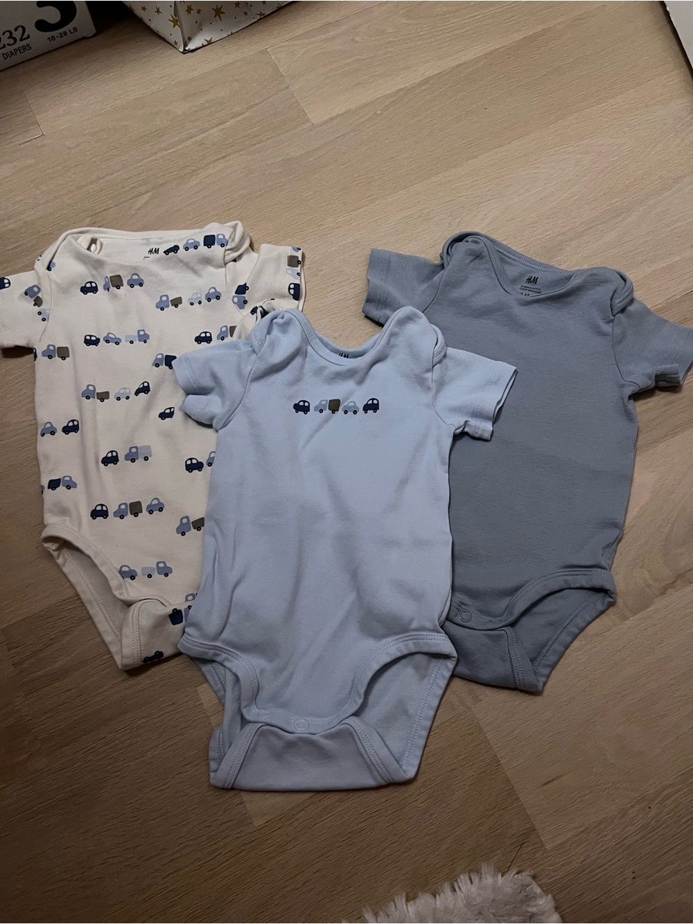 H&M Blue, Light Blue & Cream Car Print Baby One-Piece Bodysuit Set